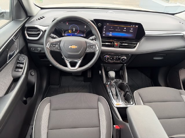 Used 2025 Chevrolet TrailBlazer LT w/ Convenience Package FWD image 17