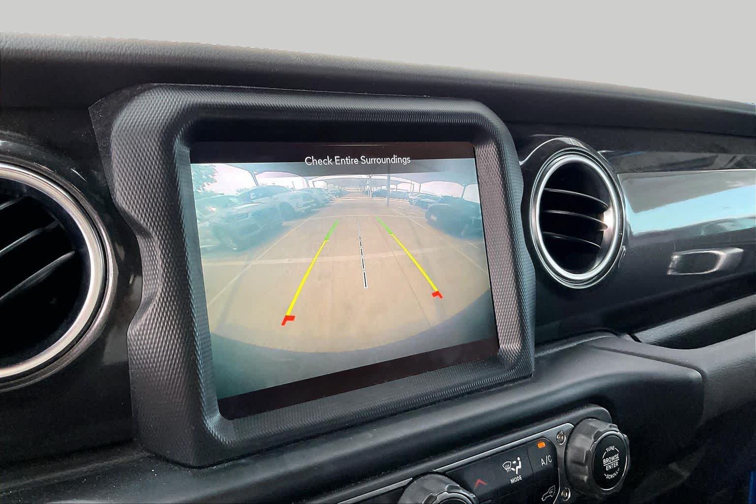 Used 2022 Jeep Wrangler Unlimited Sahara AWD/4WD image 25