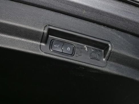 Used 2023 Ford Explorer XLT w/ Equipment Group 202A AWD/4WD image 12