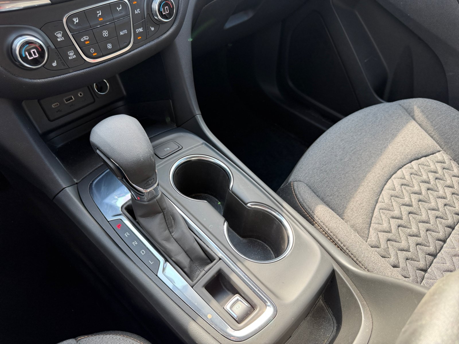 Used 2024 Chevrolet Equinox LT FWD image 13