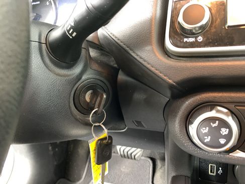 Used 2023 Nissan Versa S FWD image 18