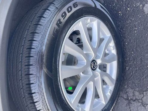 Used 2018 Nissan Rogue SV image 20