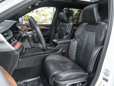 Used 2022 Jeep Grand Cherokee Summit image 8