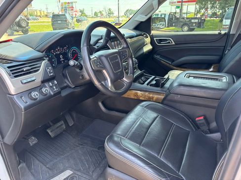 Used 2017 GMC Yukon Denali w/ Open Road Package AWD/4WD image 10