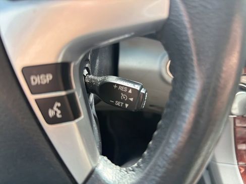 Used 2012 Toyota Highlander Limited w/ Tow Pkg image 18