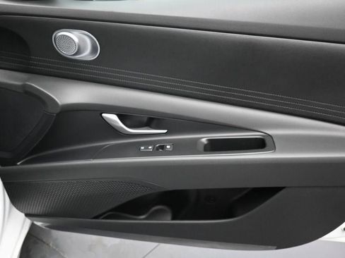 New 2026 Hyundai Elantra SE FWD image 30