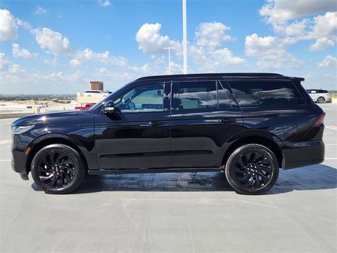 New 2025 Lincoln Navigator Reserve w/ Jet Appearance Package image 4