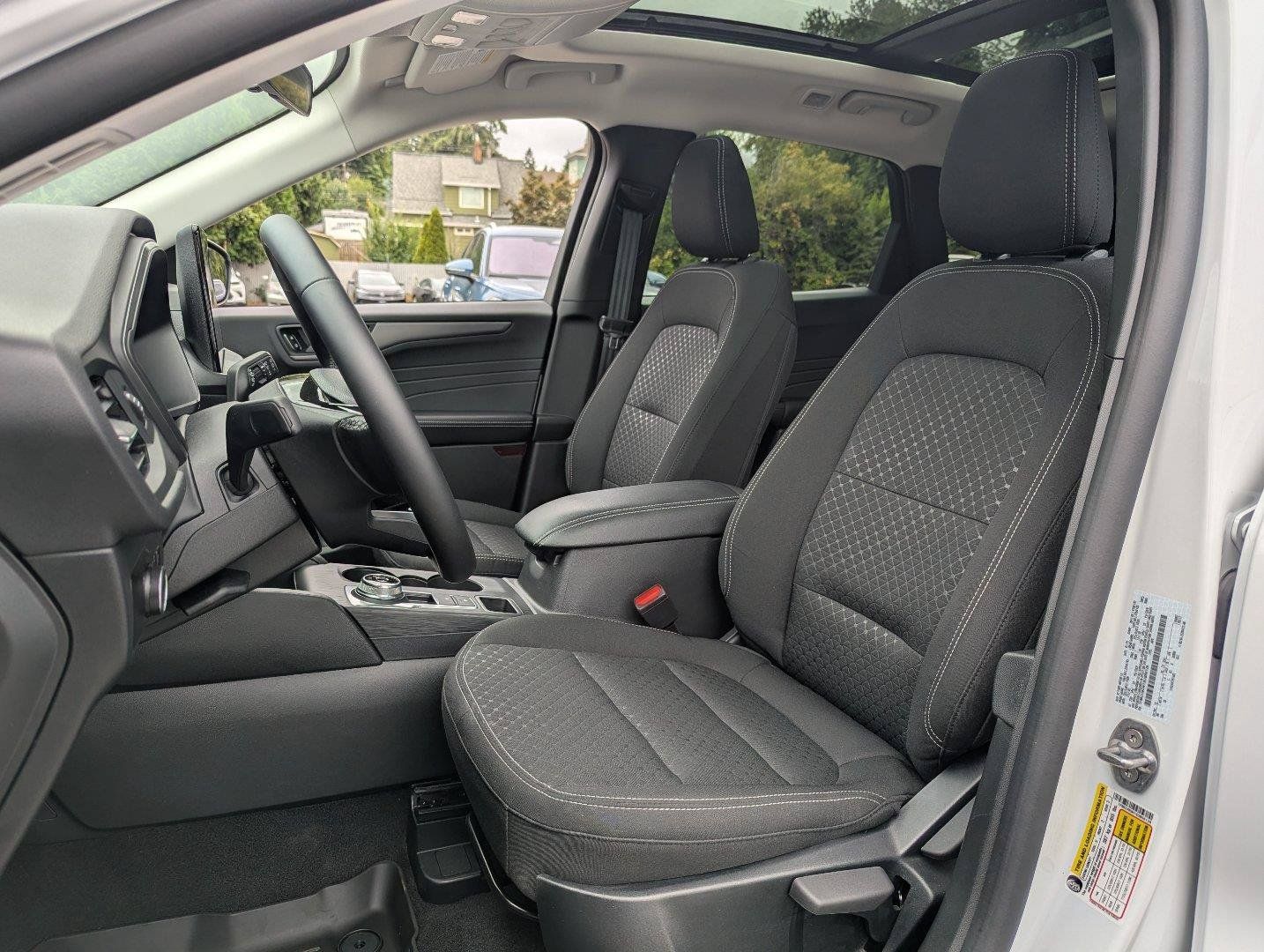 Used 2025 Ford Escape Active AWD/4WD image 28