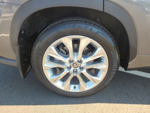 Certified 2025 Toyota Highlander Limited AWD/4WD image 11