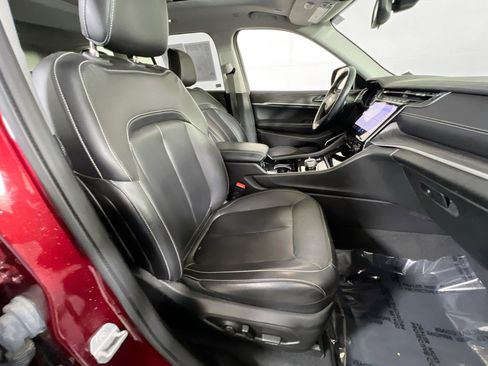 Used 2022 Jeep Grand Cherokee Limited image 26