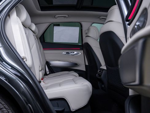 Used 2026 Genesis GV70 2.5T Select image 11