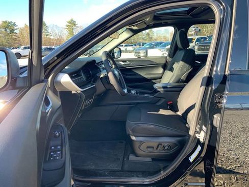 Used 2025 Jeep Grand Cherokee Laredo X w/ Luxury Tech Group I image 31