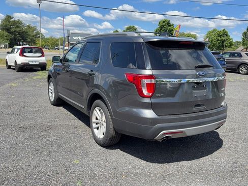 Used 2017 Ford Explorer XLT w/ Equipment Group 202A FWD image 4