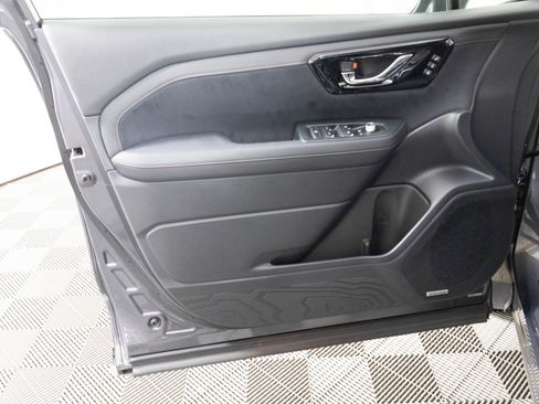 Used 2025 Subaru Forester Touring image 15