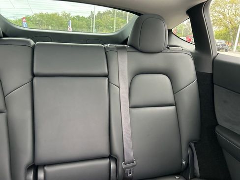 Used 2025 Tesla Model Y Long Range RWD image 14