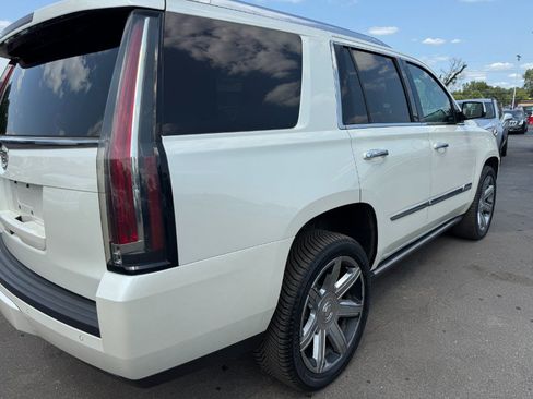 Used 2015 Cadillac Escalade Premium AWD/4WD image 11