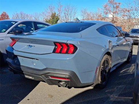 Used 2024 Ford Mustang Coupe image 7