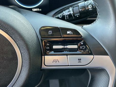 Certified 2025 Hyundai Elantra SEL image 9