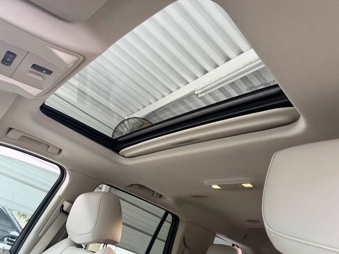 Used 2016 Cadillac Escalade Luxury AWD/4WD image 17