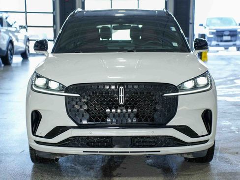 Used 2025 Lincoln Aviator Reserve w/ Jet Appearance Package image 2
