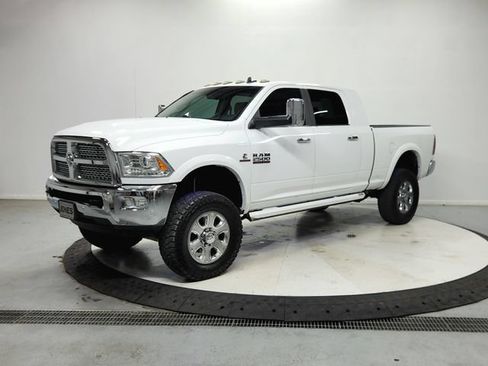 Used 2018 RAM 2500 Laramie w/ Convenience Group AWD/4WD image 4