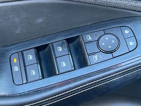 Used 2023 Nissan Rogue SV image 14