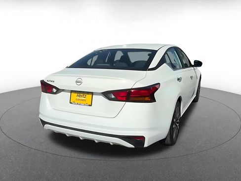 Used 2025 Nissan Altima 2.5 SV FWD image 14