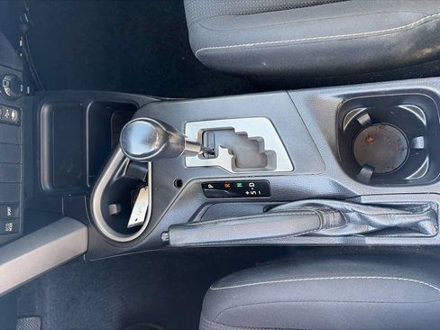 Used 2018 Toyota RAV4 XLE FWD image 37