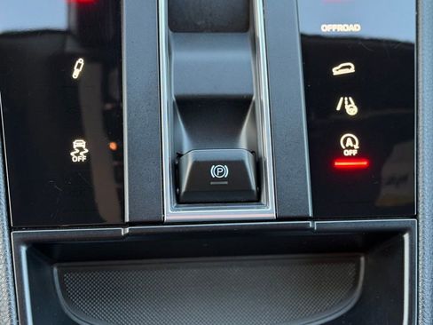 Used 2023 Porsche Macan Turbo image 23