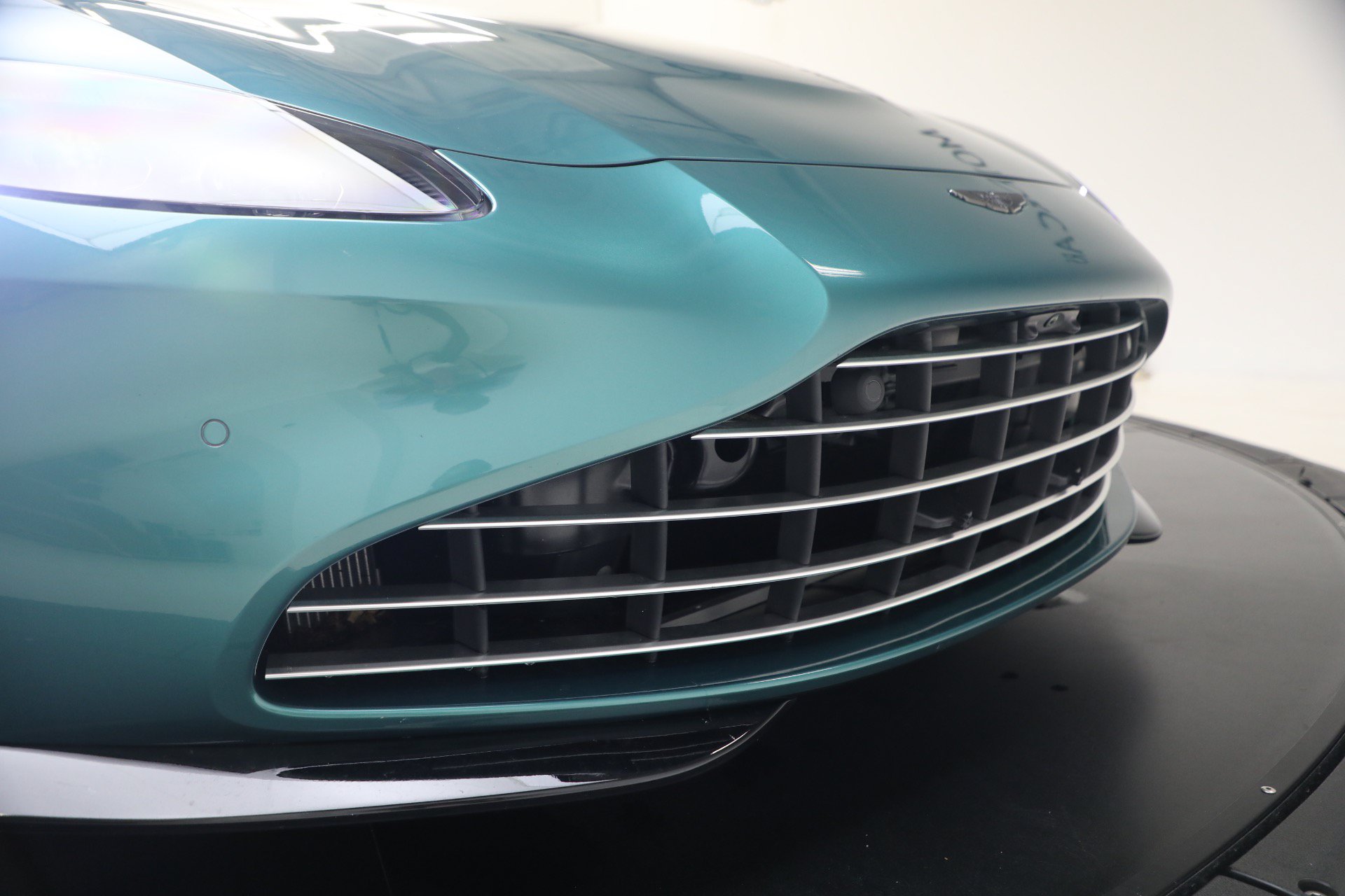 Used 2023 Aston Martin V8 Vantage Roadster RWD image 42