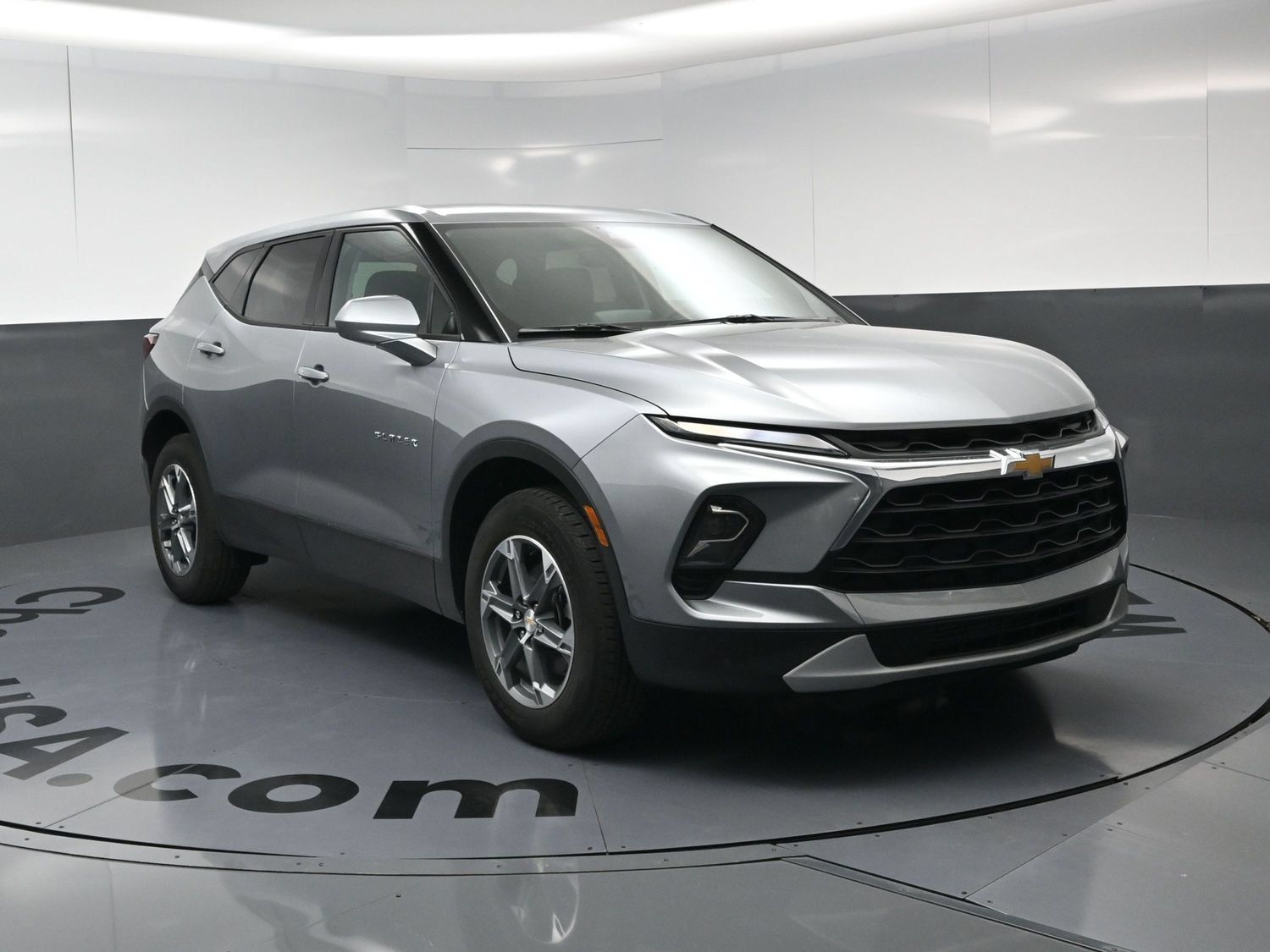 Used 2026 Chevrolet Blazer LT FWD image 2