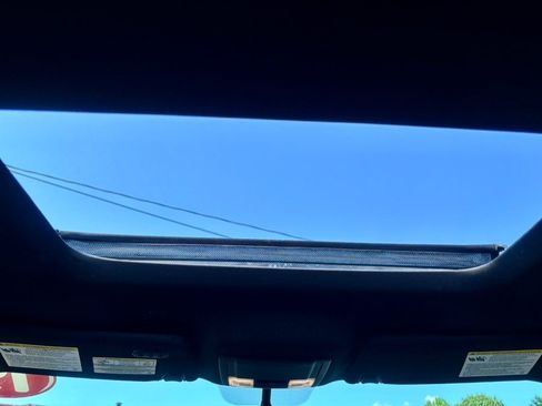 Used 2019 Ford Explorer XLT w/ Equipment Group 202A AWD/4WD image 31