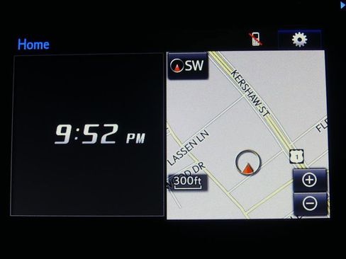 Used 2017 Toyota Sienna SE Premium image 40