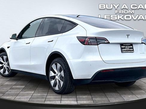Used 2023 Tesla Model Y Long Range AWD/4WD image 2