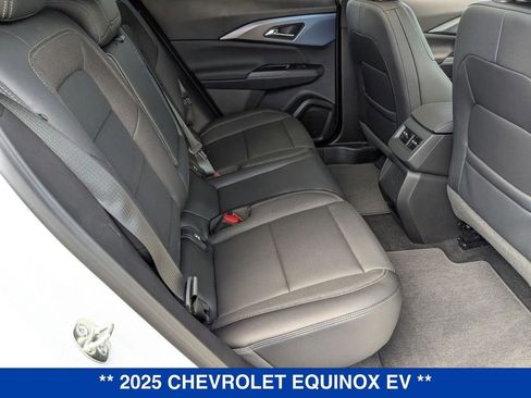 New 2025 Chevrolet Equinox EV LT image 31