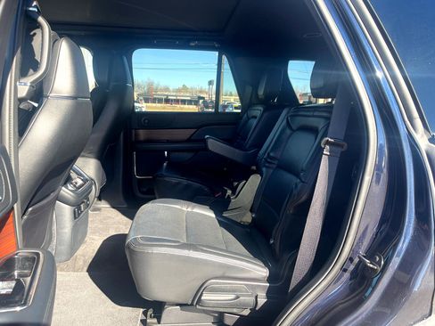 Used 2021 Lincoln Navigator Reserve image 15