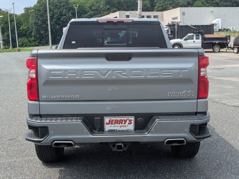 Used 2023 Chevrolet Silverado 1500 High Country w/ Z71 Off-Road Package AWD/4WD image 7