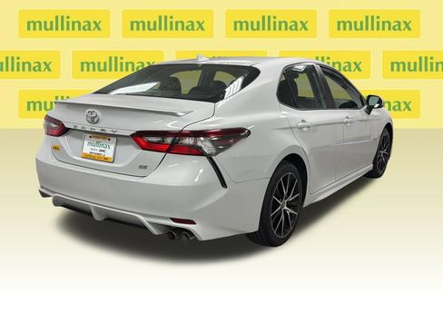 Used 2023 Toyota Camry SE FWD image 11