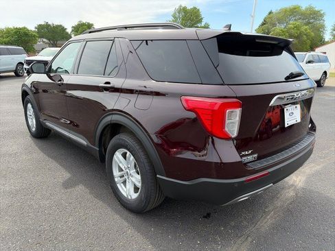 Used 2023 Ford Explorer XLT w/ Equipment Group 202A AWD/4WD image 3
