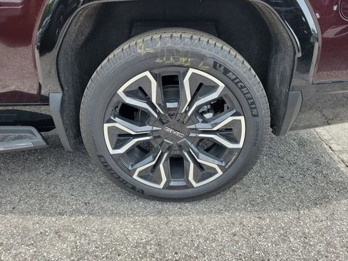 New 2025 GMC Sierra EV Denali image 4