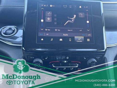 Used 2022 Jeep Grand Cherokee Laredo w/ Luxury Tech Group I image 13