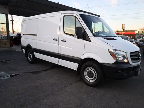 Used 2016 Mercedes-Benz Sprinter 2500 image 31