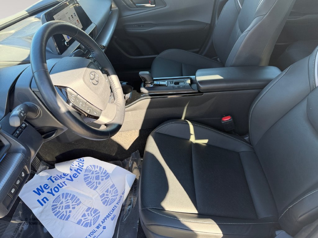 Used 2025 Toyota Prius XLE AWD/4WD image 9
