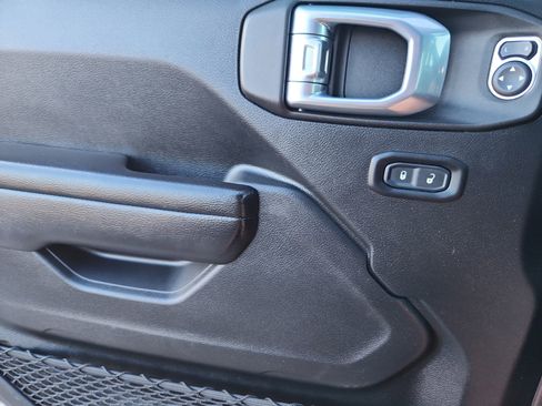 Used 2021 Jeep Gladiator Rubicon w/ Cold Weather Group image 14