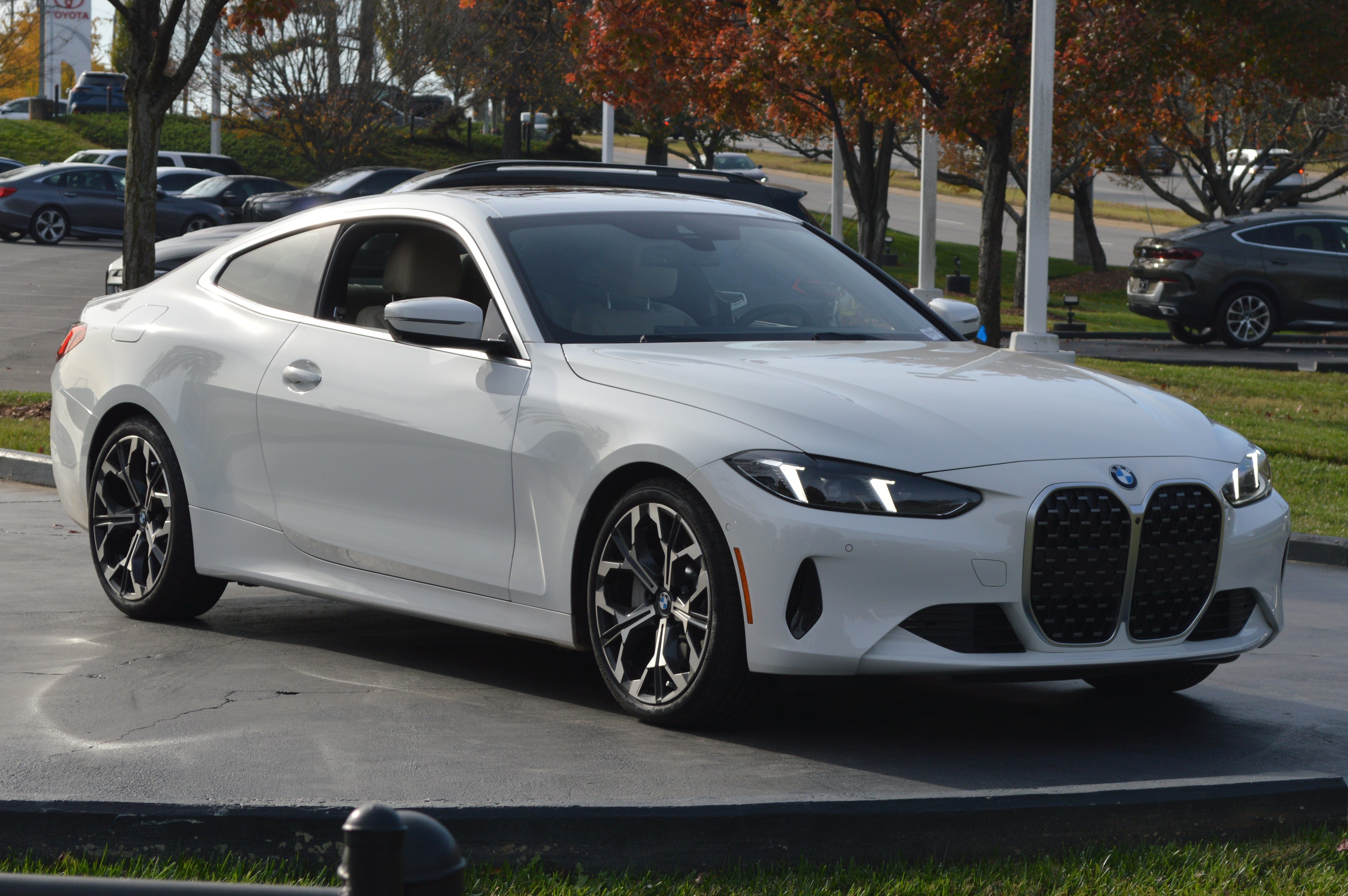 Used 2026 BMW 430i Coupe w/ Parking Assistance Package RWD image 5