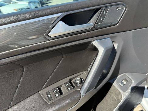 Used 2018 Volkswagen Tiguan SEL Premium image 15