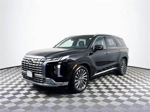 Used 2023 Hyundai Palisade Calligraphy w/ Cargo Package image 2