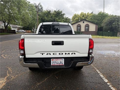 Used 2021 Toyota Tacoma SR5 image 4