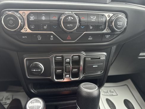 Used 2022 Jeep Gladiator Sport image 24