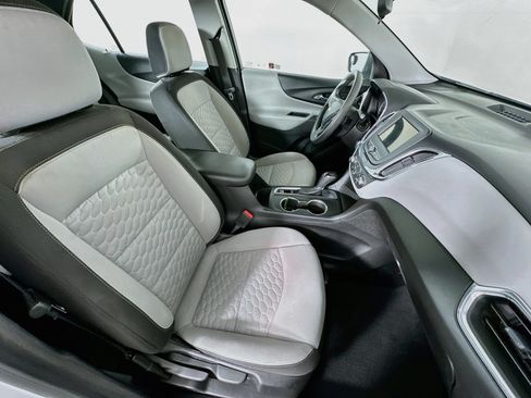 Used 2019 Chevrolet Equinox LS FWD image 30